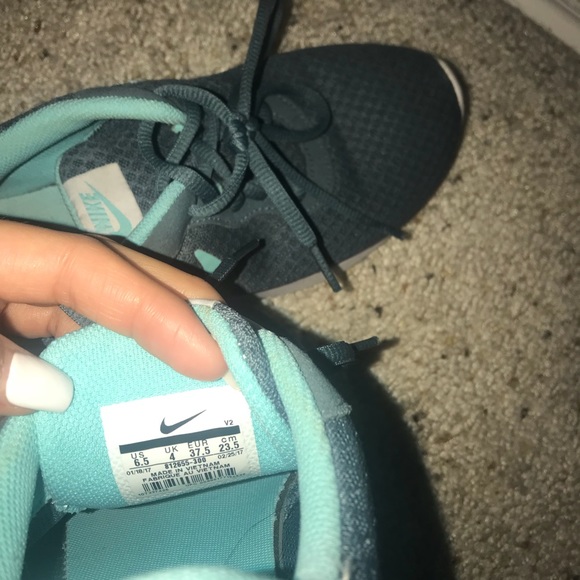 blue nike tanjun running shoe - Picture 4 of 5